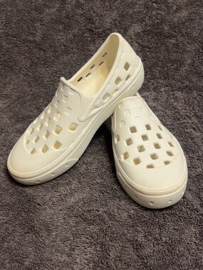 Vans Kids White Ventilated Slip-On Clog